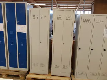 Garderobenschrank Metall